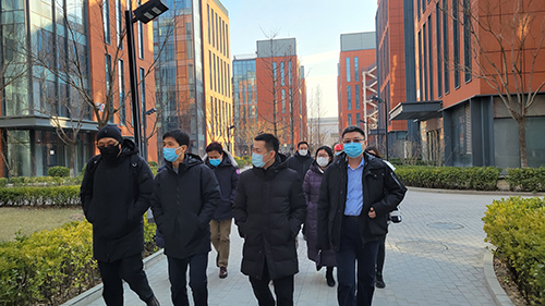 1656151057151168.jpg 海淀副區長林劍華參觀園區.jpg