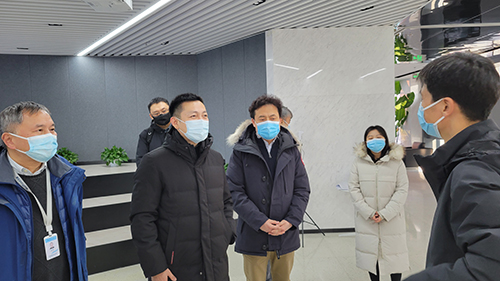 1656151076444830.jpg 海淀副區長林劍華調研百放英庫醫藥科技.jpg